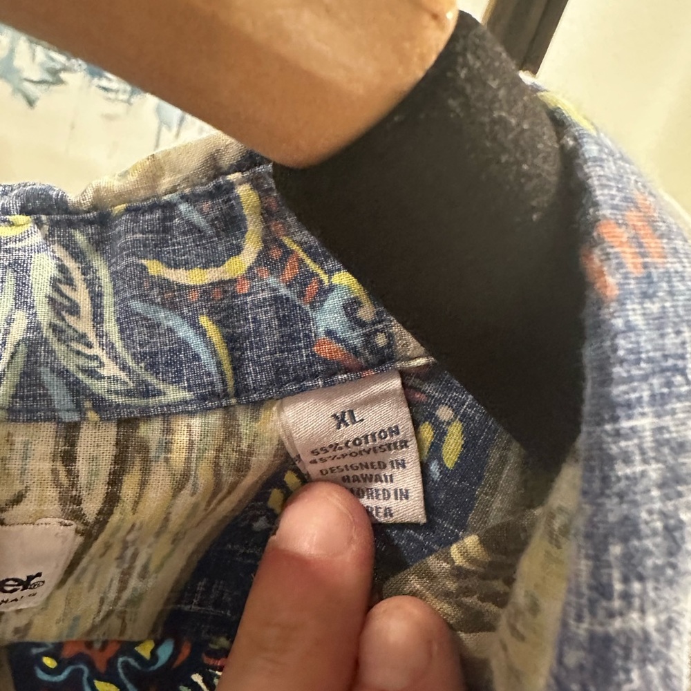Reyn Spooner Aloha Shirt
Size is XL
Cotton/Poly Special Blend - Picture 4 of 4